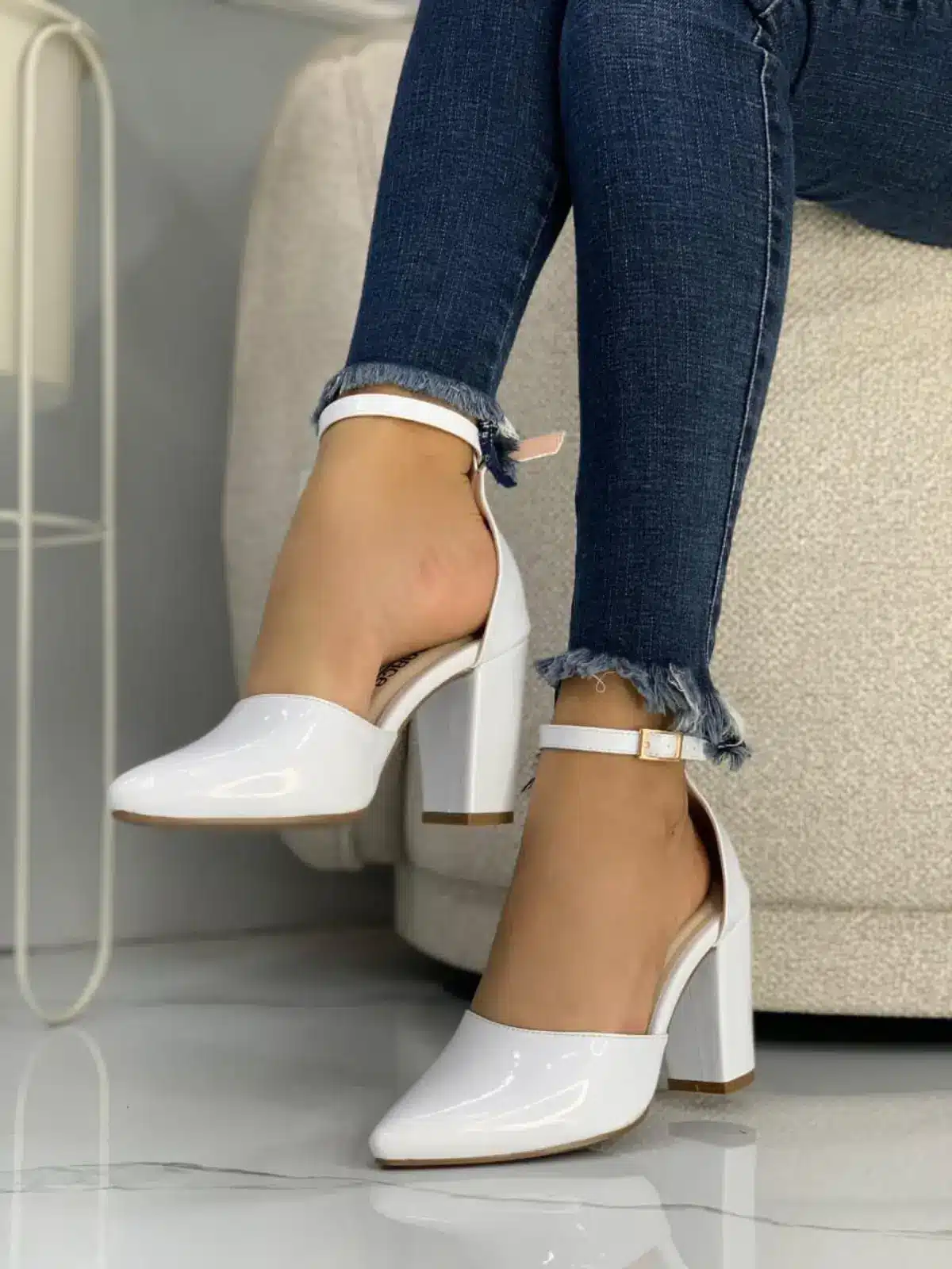 zapato-para-mujer-tacon-cubano-color-blanco