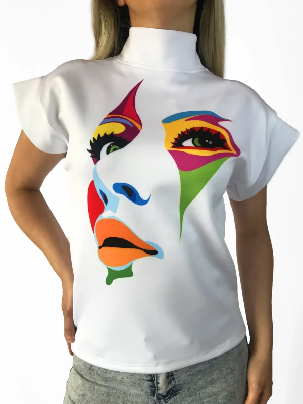 Blusa informal con estampado de Caras. - Imagen 2