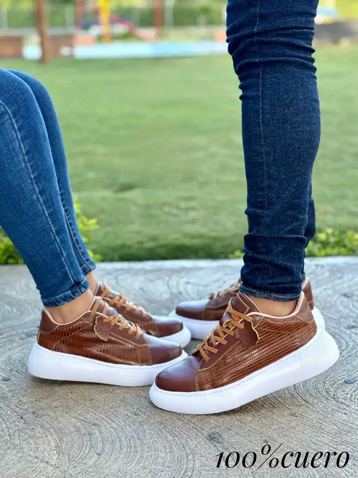 Zapatos-en-cuero-genuino-para-parejas-con-suela-liviana-color-miel