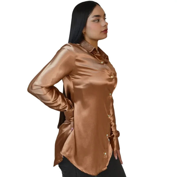 Camisa en satín Slim Fit para mujer, color ocre. - Imagen 2