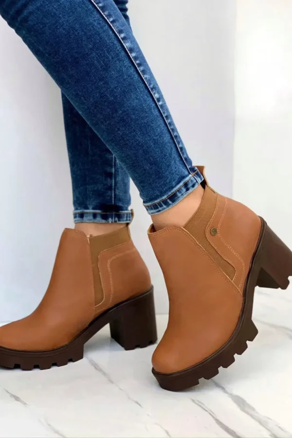 botin tacon plataforma mujer elastico con suela dentada y tacon alto de calzado hecho en Colombia