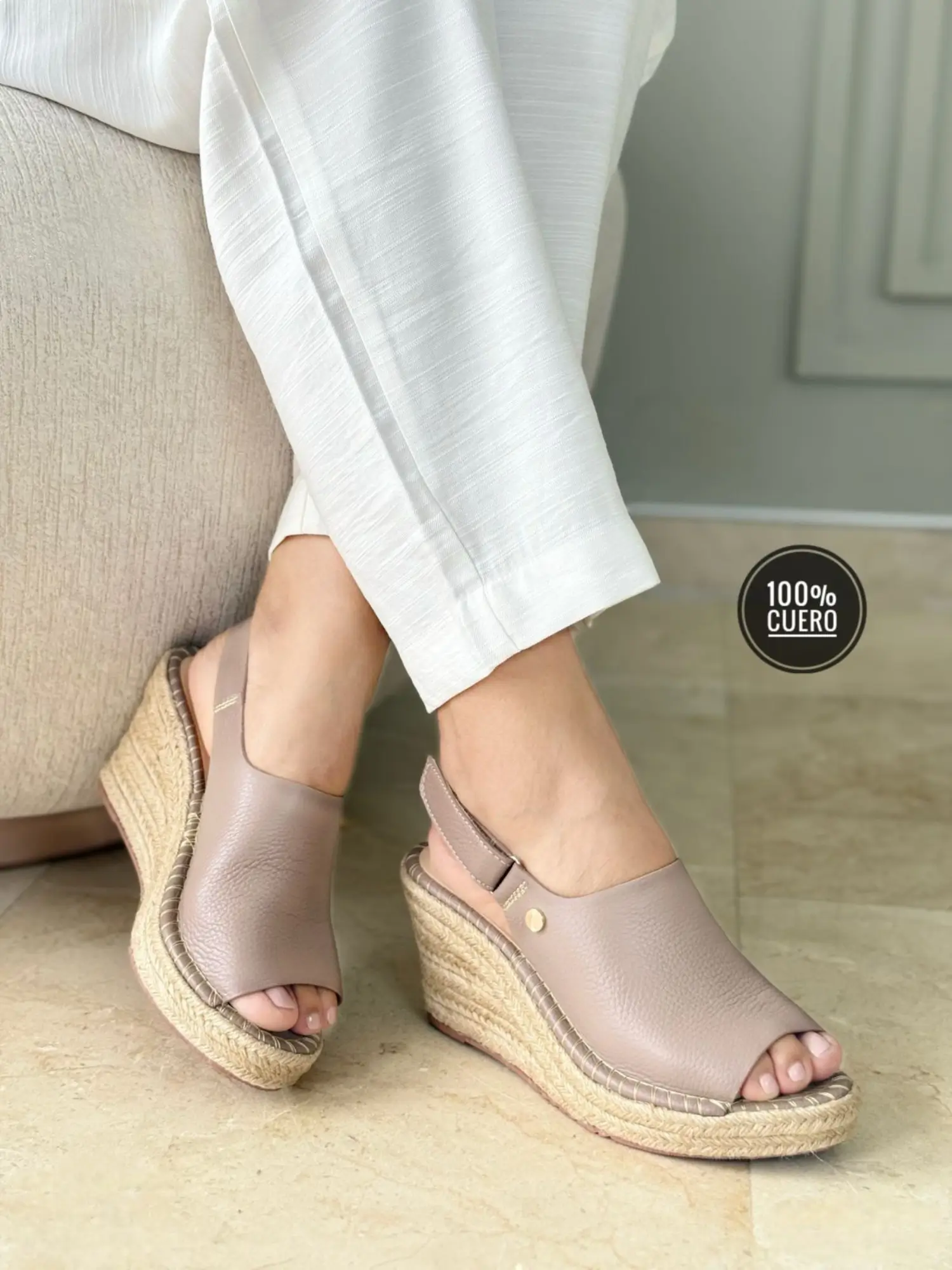 sandalias-de-plataforma-mujer-estilo-elegante-ajustable-en-cuero-color-beige grisaseo