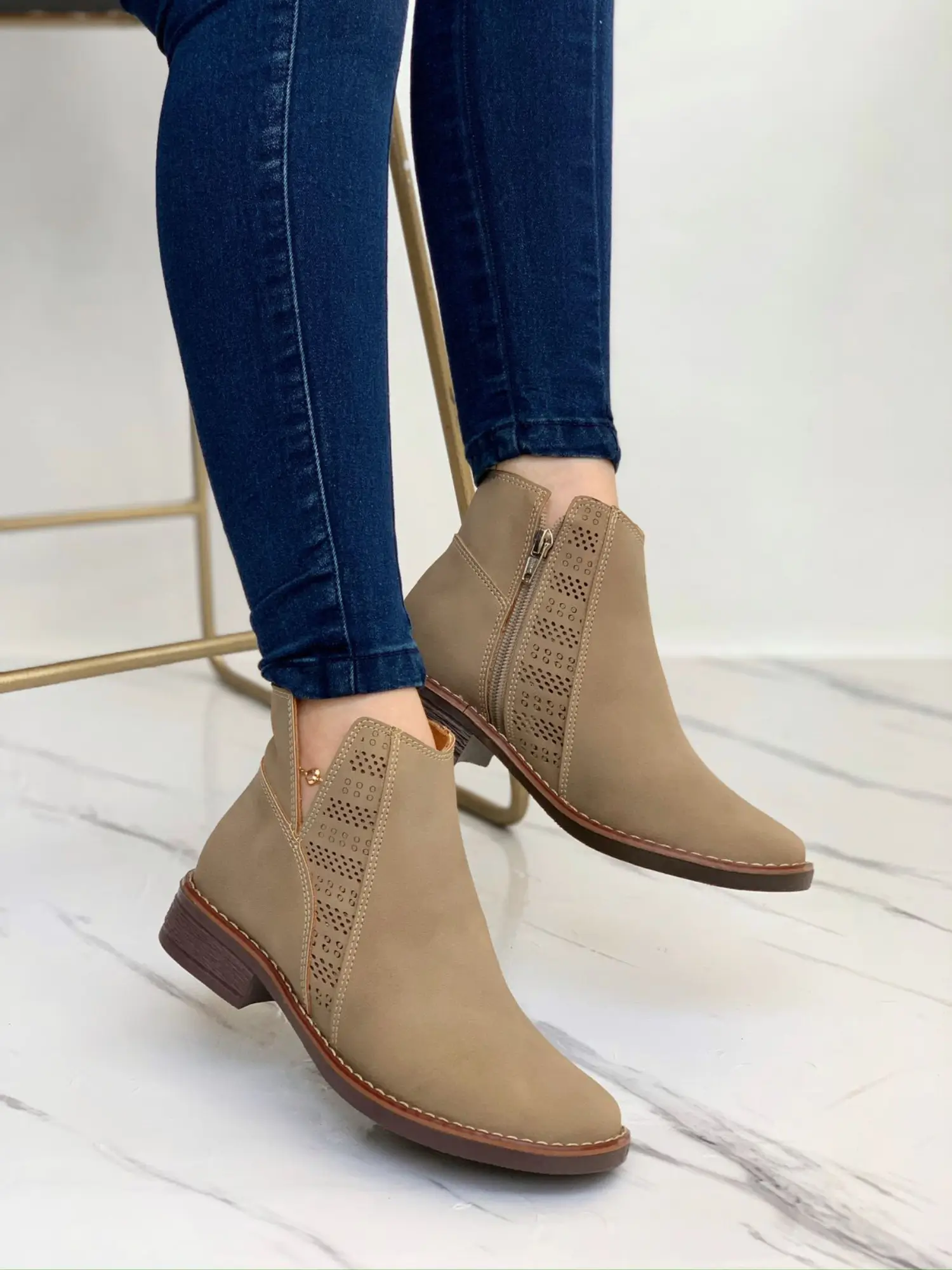 zapato-botin-para-mujer-cirte-laser-color-beige