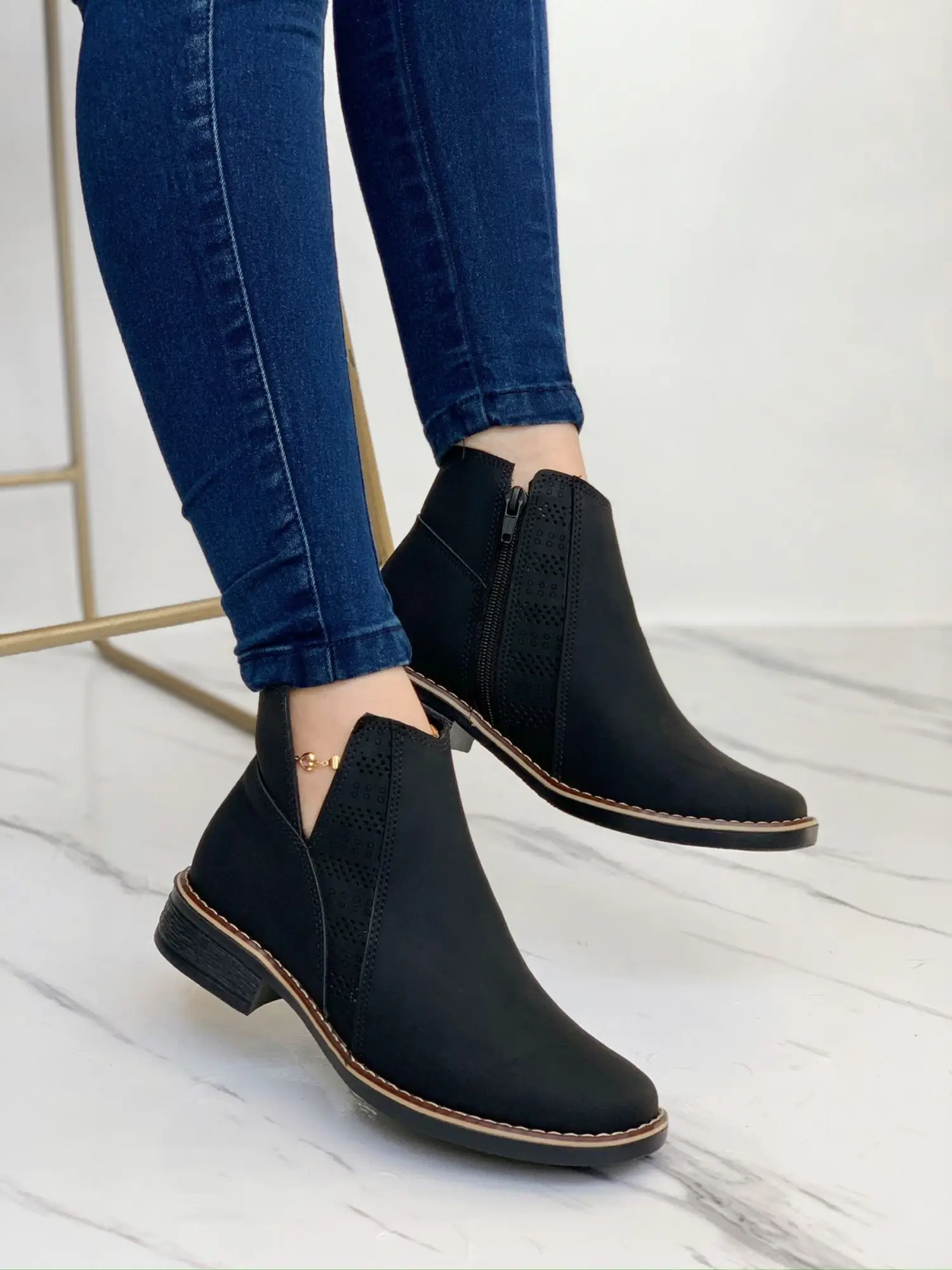 zapato-botin-para-mujer-cirte-laser-color-negro