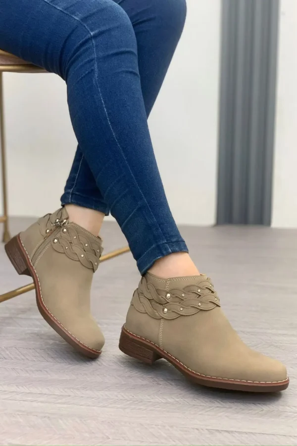 zapato-botin-suela-baja-para-mujer-color-beige
