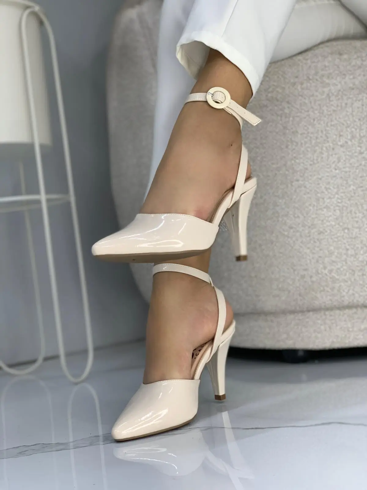 zapato-de-tacón-en-charol-sintético-para-mujer-color-crema