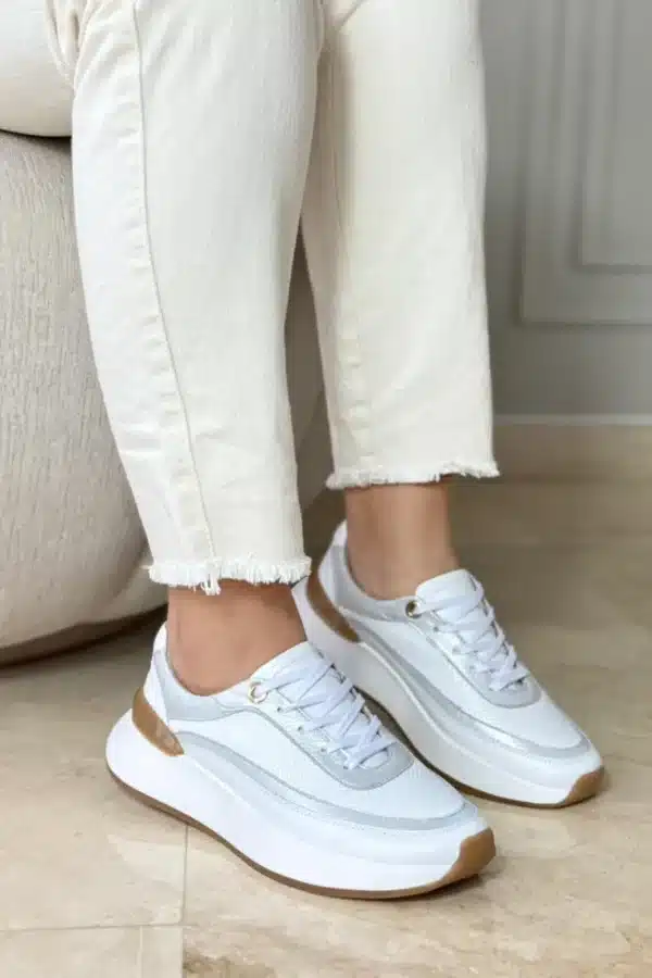 Zapato-deportivo-en cuero-para-mujer-color plateado-con-blanco