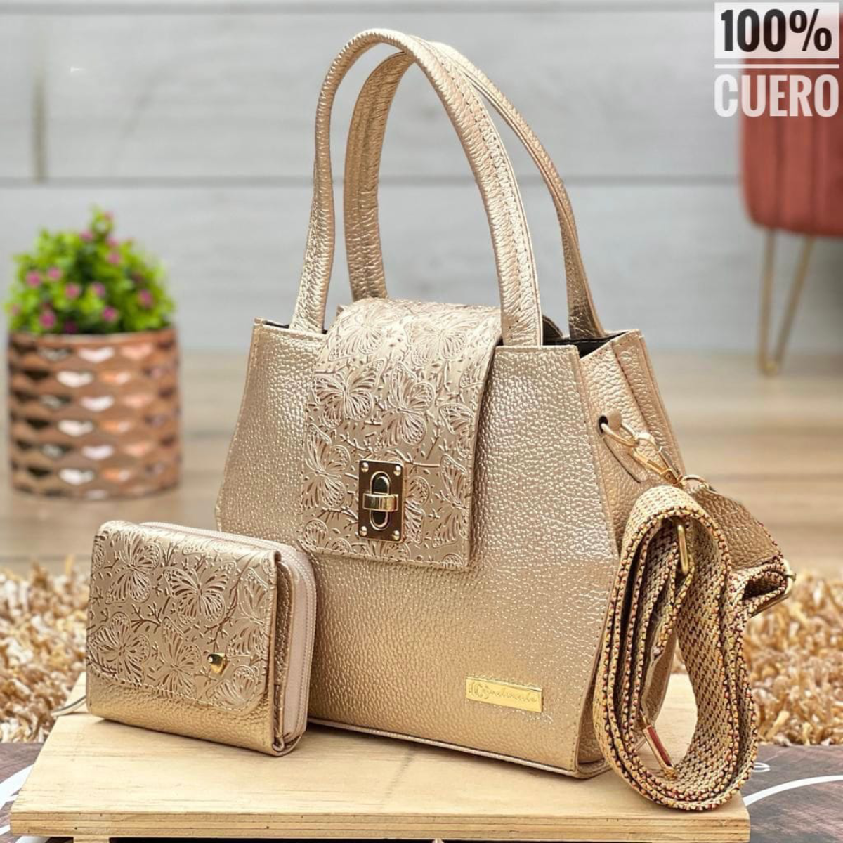bolso-y-billetera-encuero-para-mujer-color-dorado