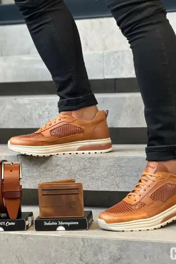 Set ejecutivo masculino en cuero con calzado deportivo, billetera y correa