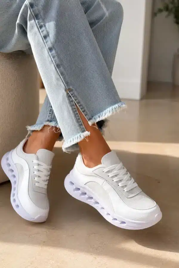 Tenis urbanos de cuero para mujer con suela anatómica y diseño moderno
